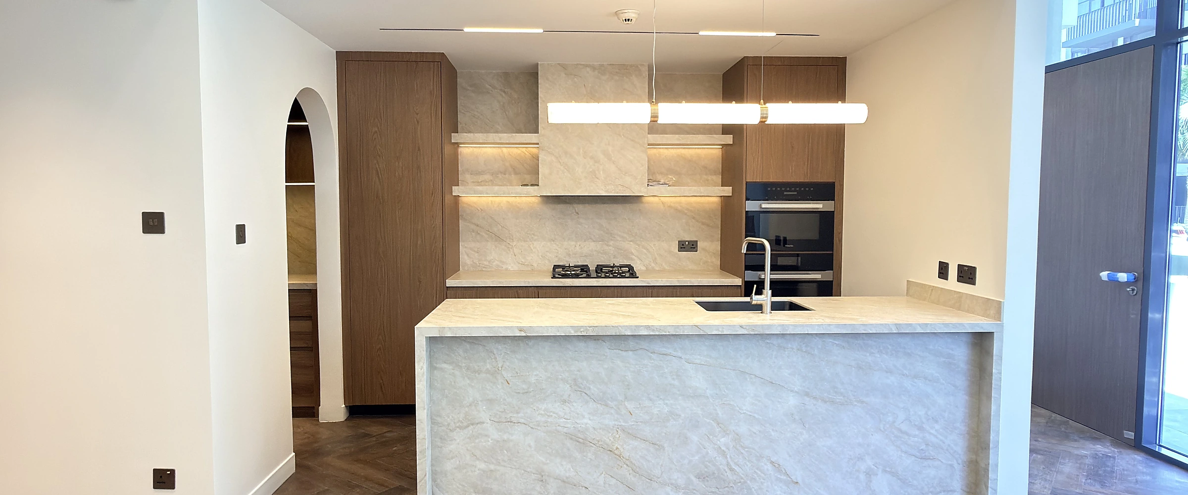 gallery-banner-luxury-kitchen-fit-out-dubai